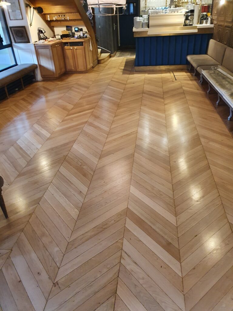 Photo montrant le résultat de la Rénovation Parquet par Dijon Parquets