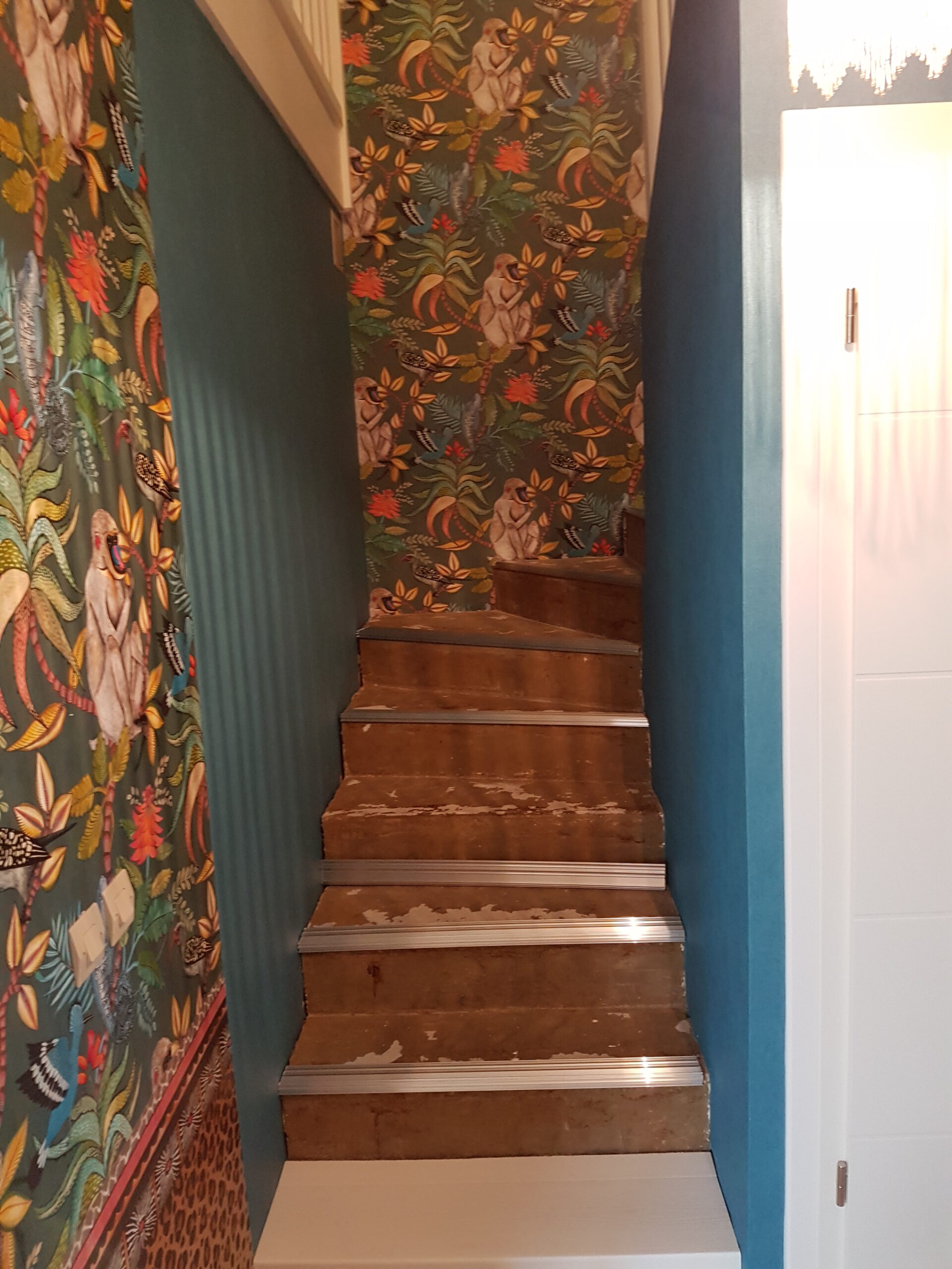 Escalier en bois avant sa rénovation