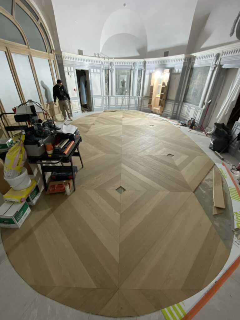 Photo de l'étape 3 de la pose de panneau de Parquet Marqueté