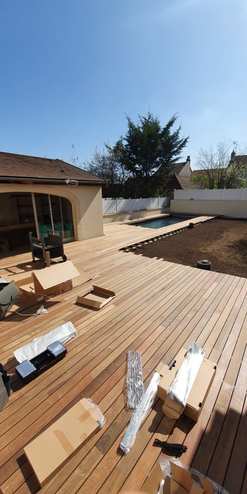 Mise en place des lames de terras en bois exotique