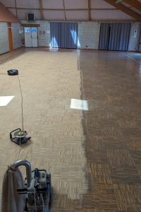 Etat de la salle polyvalente en début de rénovation par Dijon Parquets